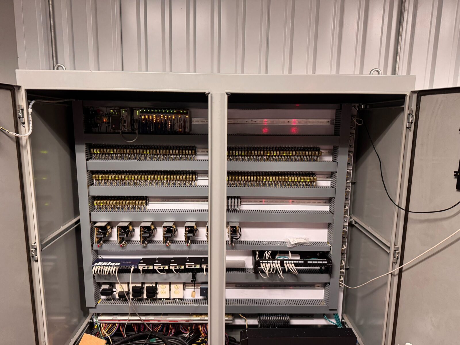 Interior wiring of a Mercer Controls UL 508A panel