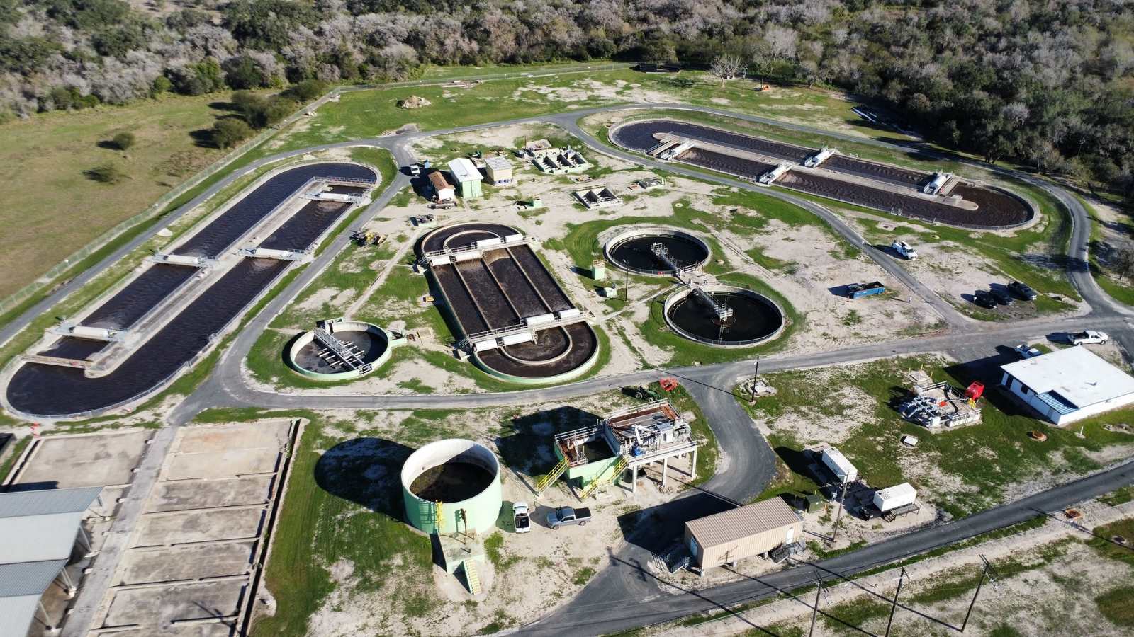 Aerial view of a Texas municipal wastewater treatment plant served by Mercer Controls